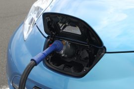 nissan-leaf-using-chademo-fast-charger_100457004_h